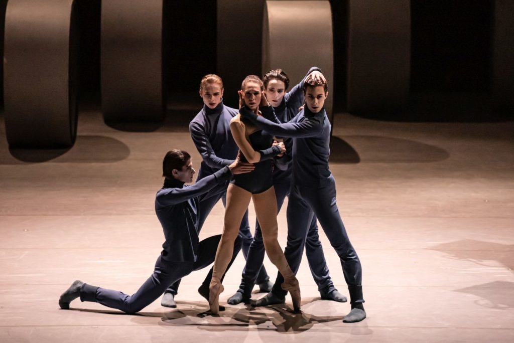 4) P.Irmatov, B.Schwerzmann, N.Márová, R.Cuadrado, and D.Lo Monaco, “Puppet” by D.Lee, Czech National Ballet 2021 © S.Gherciu 