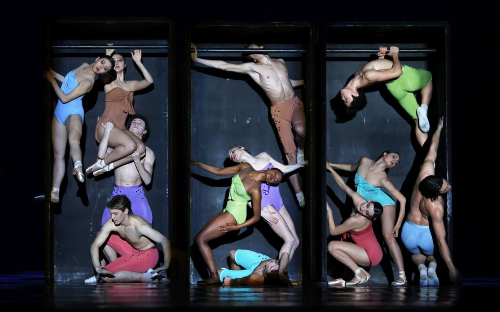 6) Members of the Junior Company, “In and Out” by H.van Manen, Junior Company of the Dutch National Ballet 2021 © H.Gerritsen