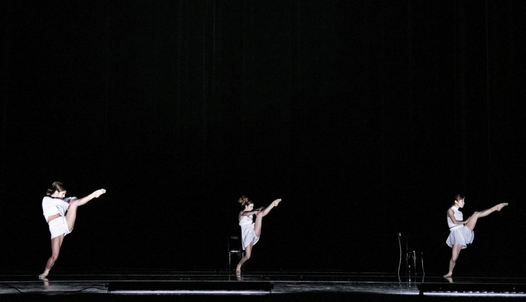 8. O.García, S.Vervaecke, and C.Ide, “Day 100” by O.Alonso, Ballet of the State Theater Nuremberg 2021 © B.Stöß