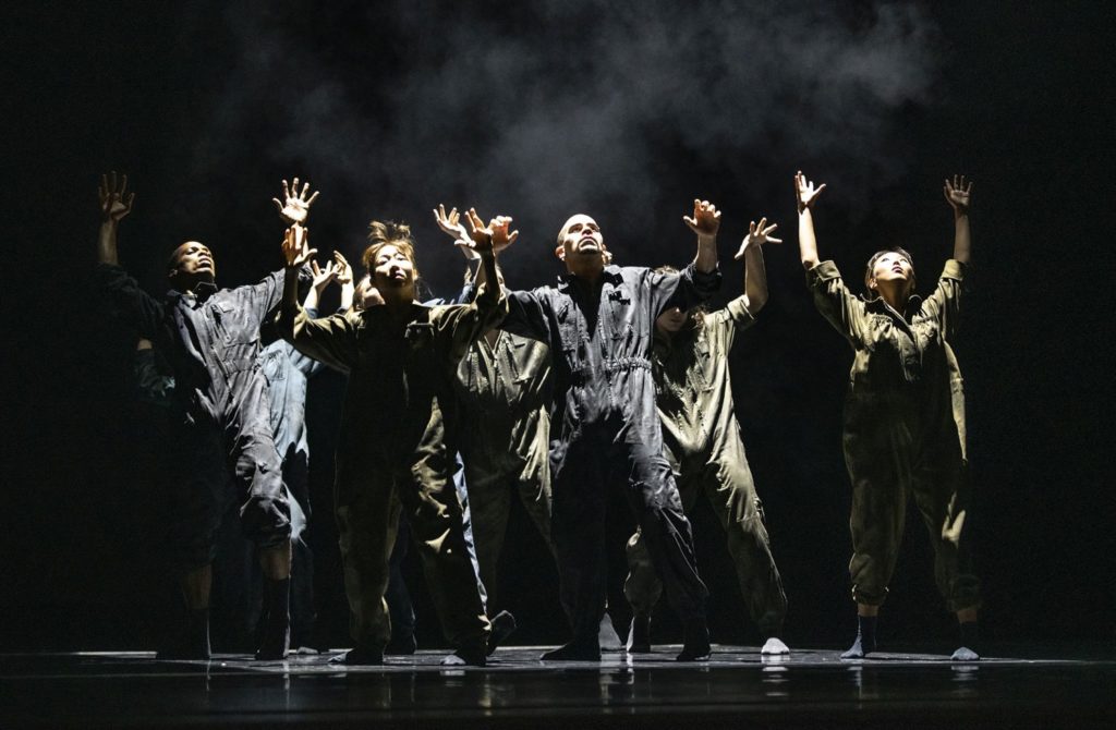 10. K.Gee, C.Ide, Y.Jeong, S.Vervaecke, N.Alcázar, L.Axel, C.Blanco, and E.Nunes, “Music for Spirit Monkeys” by A.Fernández, Ballet of the State Theater Nuremberg 2021 © B.Stöß