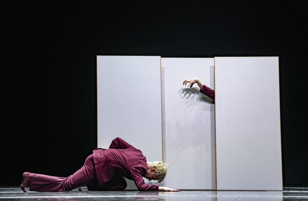 10. V.Ketelslegers, “You know, it's like...” by M.García, V.Ketelslegers, and A.Tavares; Ballet of the State Theater Nuremberg 2021 © B.Stöß