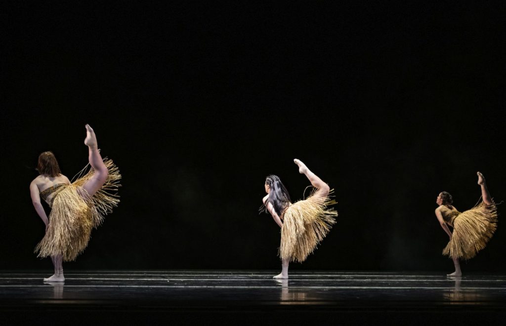 4. K.Gee, N.Sasaki, and K.Mesquita, “Matumaini” by S.-L.Chapman, Ballet of the State Theater Nuremberg 2021 © B.Stöß