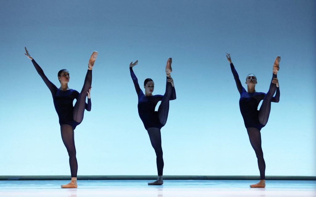 2. L.Rosillo, W.Wijkstra, and S.Quintyn, “Memento” by W.Kuindersma, Dutch National Ballet 2021 © H.Gerritsen