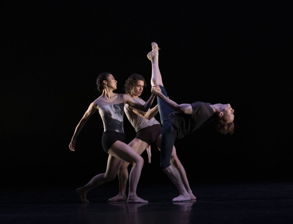 16. S.Sasaki, M.Masciari, and E.Watson, “Memento” by S.Wegrzyn, The Royal Ballet 2021 © A.Uspenski