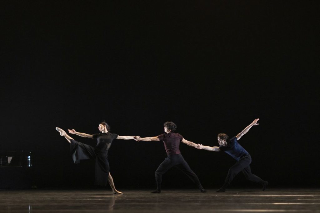 20. M.Magri, L.Acri, and M.Ball, “Waveform” by M.Ball, The Royal Ballet 2021 © A.Uspenski