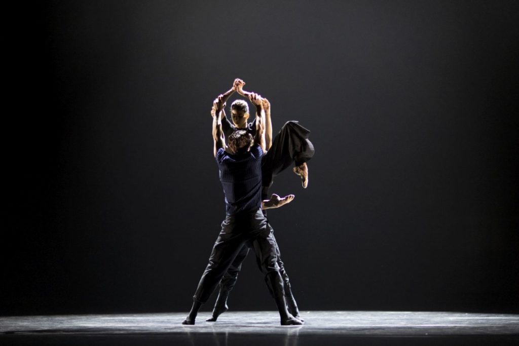 21. M.Ball, M.Magri, and L.Acri, “Waveform” by M.Ball, The Royal Ballet 2021 © A.Uspenski