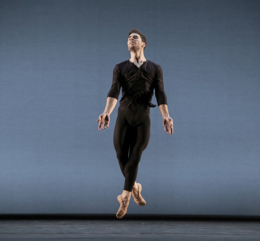 2. G.Carvalho, “Come In” by A.Barton, Ballett am Rhein 2021 © B.Stöß