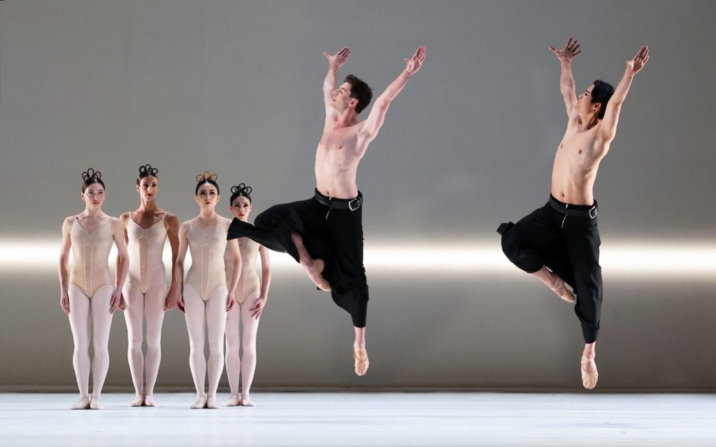 8. S.Leverashvili, F.Eimers, Q.Liu, M.Makhateli, E.Wijnen, and Y.Gyu Choi, “Grosse Fuge” by H.van Manen, Dutch National Ballet 2021 © H.Gerritsen