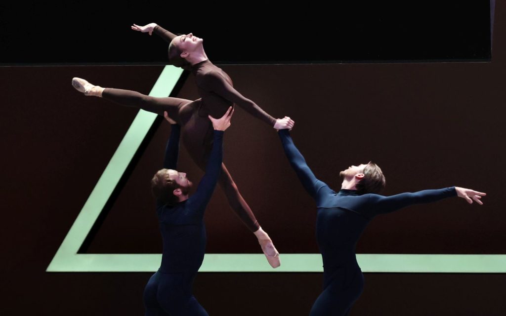 4. J.Massarelli, A.Marx, and S.Sjouke, “The Four Seasons” by D.Dawson, Dutch National Ballet 2021 © H.Gerritsen 