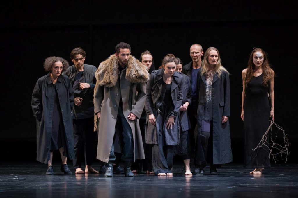 8. Ensemble, “Sleeping Woman” by R.Behr, Tanztheater Wuppertal Pina Bausch 2021 © E.Rodoulis