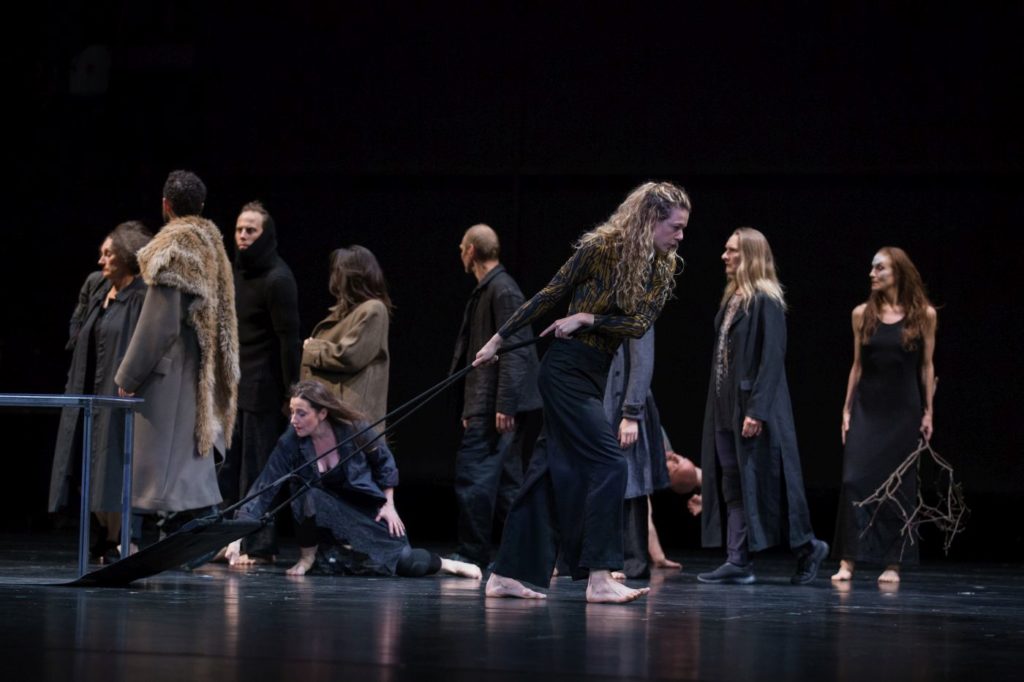 9. Ensemble, “Sleeping Woman” by R.Behr, Tanztheater Wuppertal Pina Bausch 2021 © E.Rodoulis