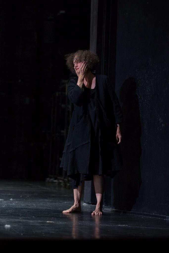 5. N.Panadero, “Sleeping Woman” by R.Behr, Tanztheater Wuppertal Pina Bausch 2021 © E.Rodoulis