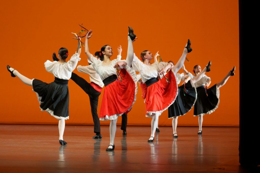 2. Students of the Dutch National Ballet Academy, “Jota” by G.Tchitcherine, Dutch National Ballet Academy 2021 © S.Derine 