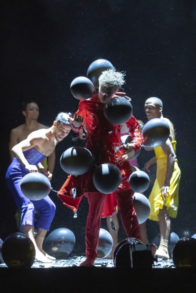 4. J.Toscano, V.Ketelslegers, C.Blanco, and A.Fernández (background), “Blitirí” by G.Montero, Ballet of the State Theater Nuremberg 2021 © J.Vallinas 