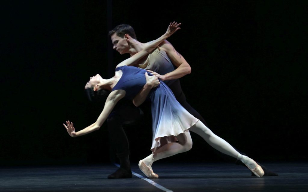 6. J. Mao and J. Feyferlik, “7th Symphony” by T. van Schayk, Dutch National Ballet 2021 © H. Gerritsen 