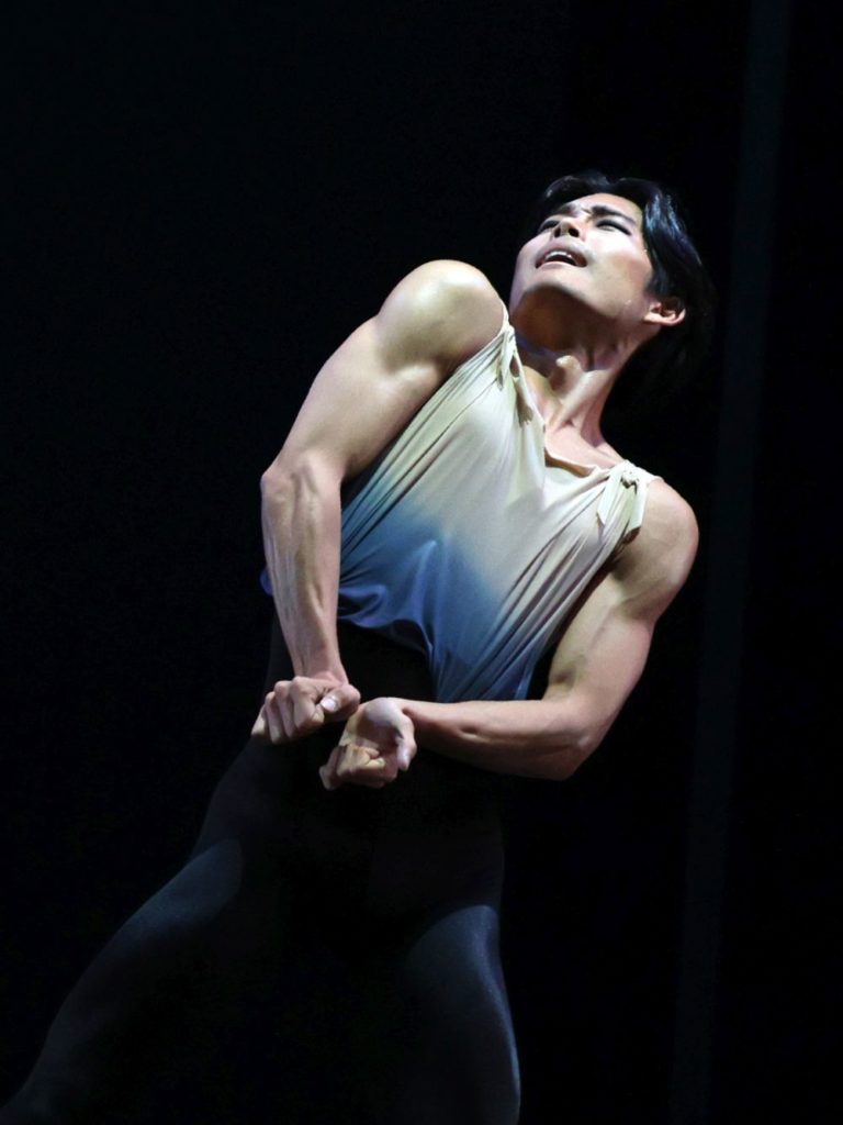 7. Y. Gyu Choi, “7th Symphony” by T. van Schayk, Dutch National Ballet 2021 © H. Gerritsen 