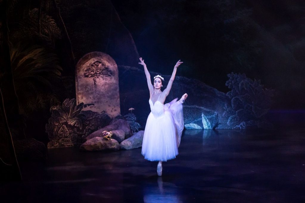 11. L.Davi (Myrtha), “Giselle” by L.van Cauwenbergh after J.Coralli and J.Perrot, São Paulo Dance Company 2021 © F.Kirmayr