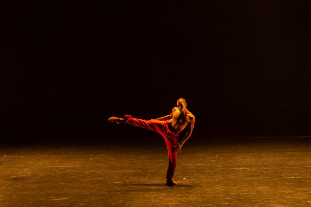 20. N.Souza, “Agora” by C.Abranches, São Paulo Dance Company 2021 © F.Kirmayr