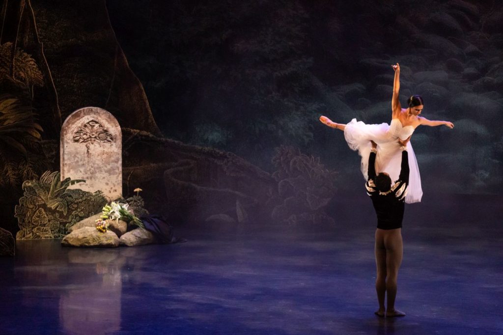 10. T.Prata (Giselle) and G.Moreira (Duke Albrecht), “Giselle” by L.van Cauwenbergh after J.Coralli and J.Perrot, São Paulo Dance Company 2021 © F.Kirmayr