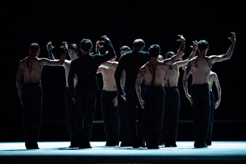 12. Ensemble, “Fly Paper Bird” by M.Goecke, Vienna State Ballet 2021 © Vienna State Ballet / A.Taylor
