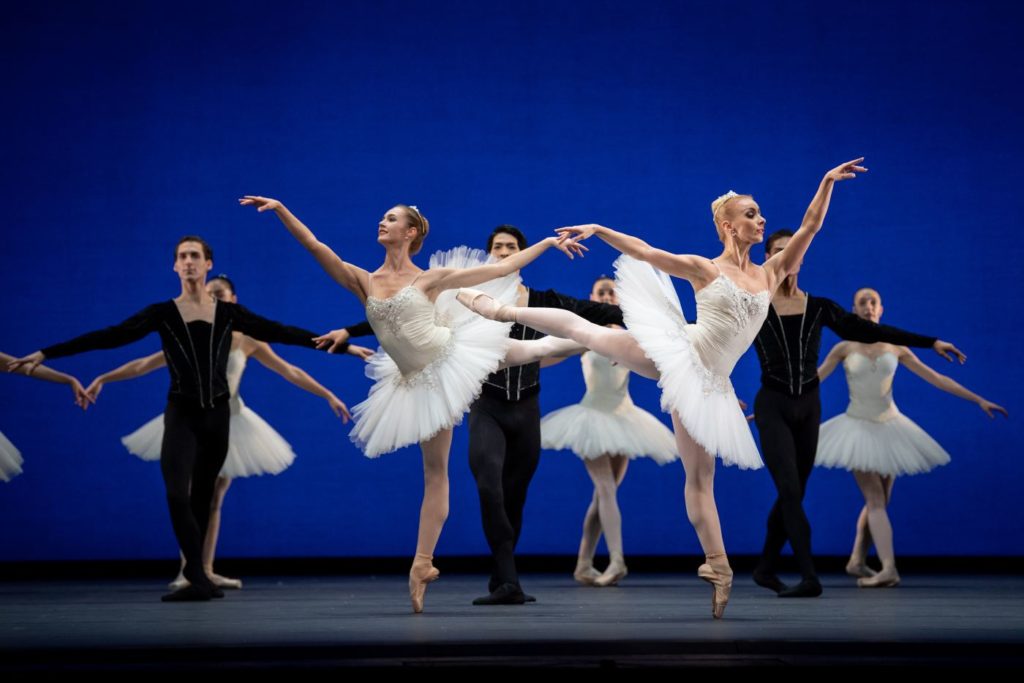 16. E.Bottaro, A.Liashenko, and ensemble, “Symphony in C” by G.Balanchine © The George Balanchine Trust, Vienna State Ballet 2021 © Vienna State Ballet / A.Taylor