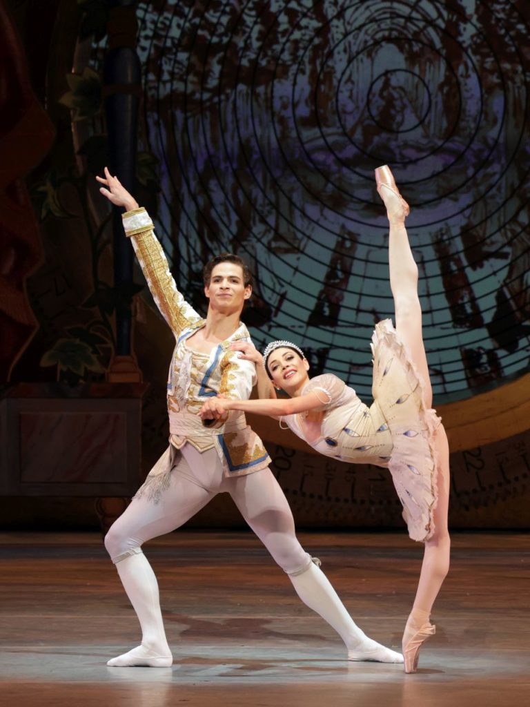 9. J.Feyferlik (Prince) and M.Makhateli (Clara Staalboom), “The Nutcracker and The Mouse King” by T.van Schayk and W.Eagling, Dutch National Ballet 2021 © H.Gerritsen 