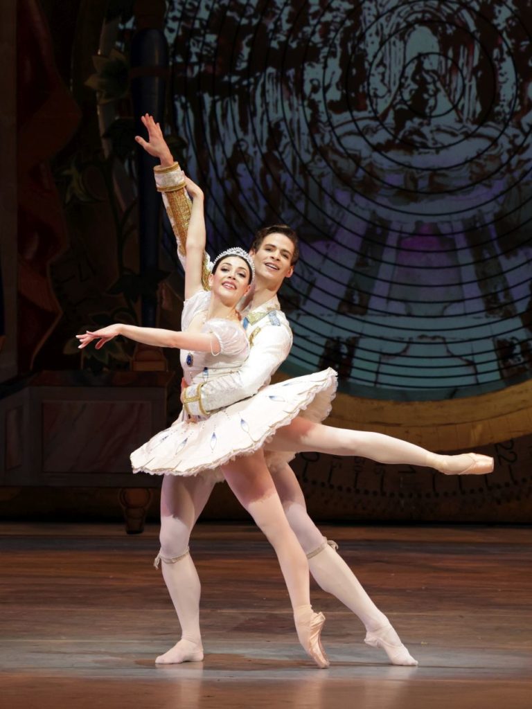 10. M.Makhateli (Clara Staalboom) and J.Feyferlik (Prince), “The Nutcracker and The Mouse King” by T.van Schayk and W.Eagling, Dutch National Ballet 2021 © H.Gerritsen