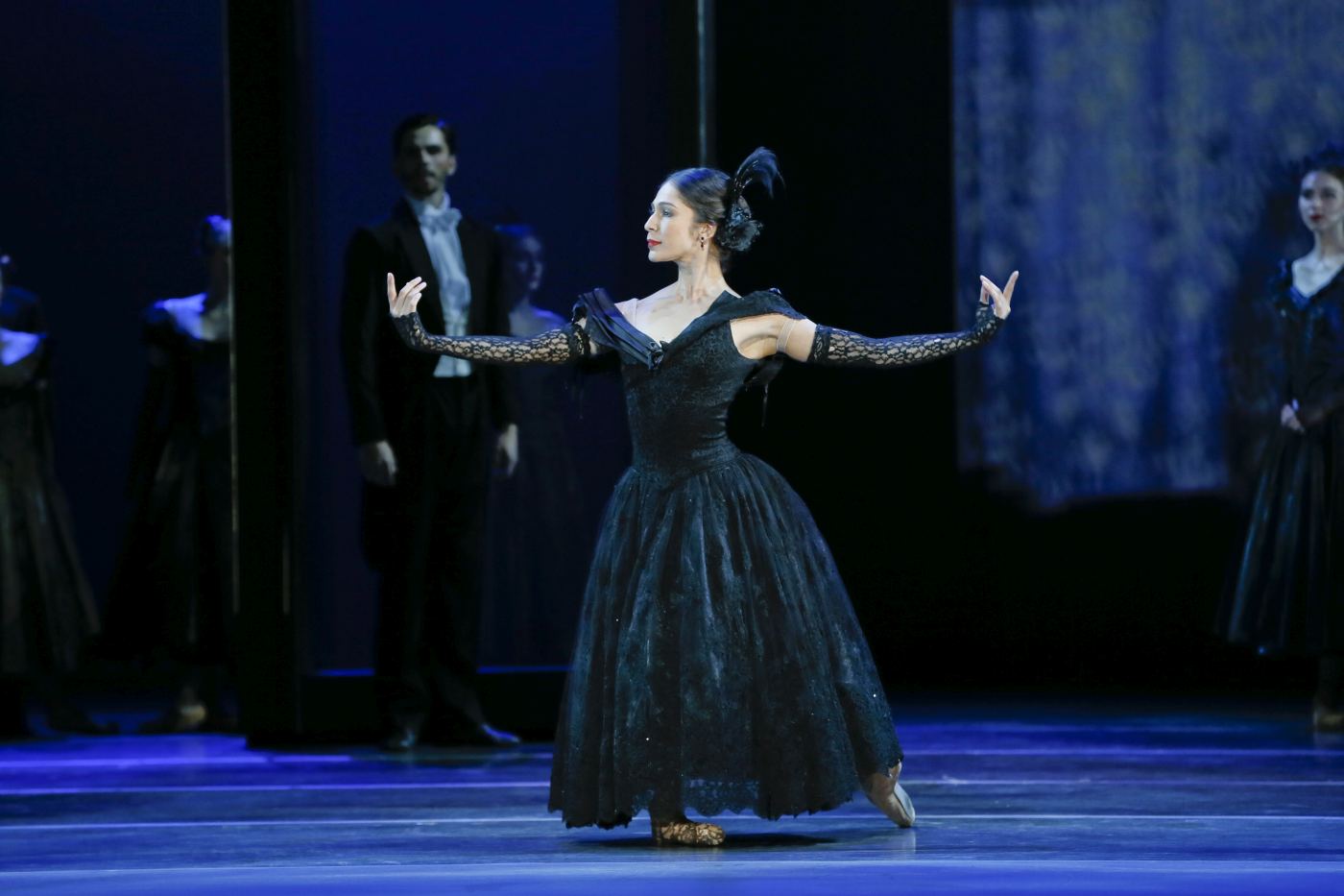 4. R.Hendricks (Anna Karenina) and ensemble, “Anna Karenina” by Y.Possokhov, The Australian Ballet 2022 © J.Busby