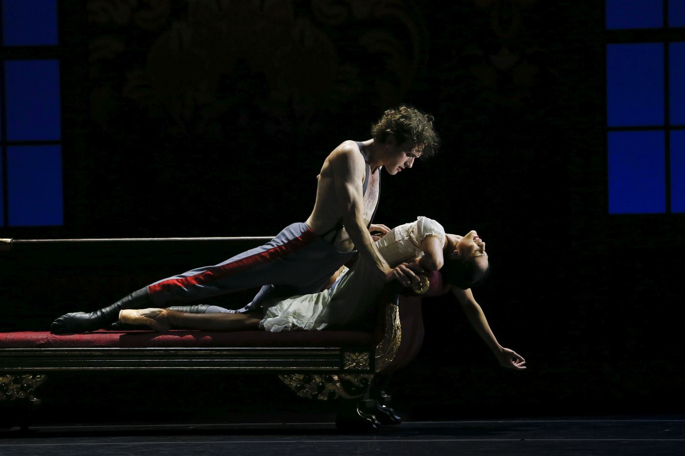8. C.Linnane (Count Alexei Vronsky) and R.Hendricks (Anna Karenina), “Anna Karenina” by Y.Possokhov, The Australian Ballet 2022 © J.Busby