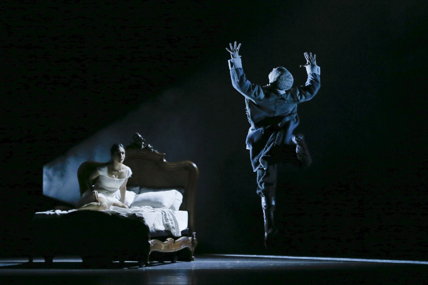12. R.Hendricks (Anna Karenina) and M.Morelli (Station Guard), “Anna Karenina” by Y.Possokhov, The Australian Ballet 2022 © J.Busby
