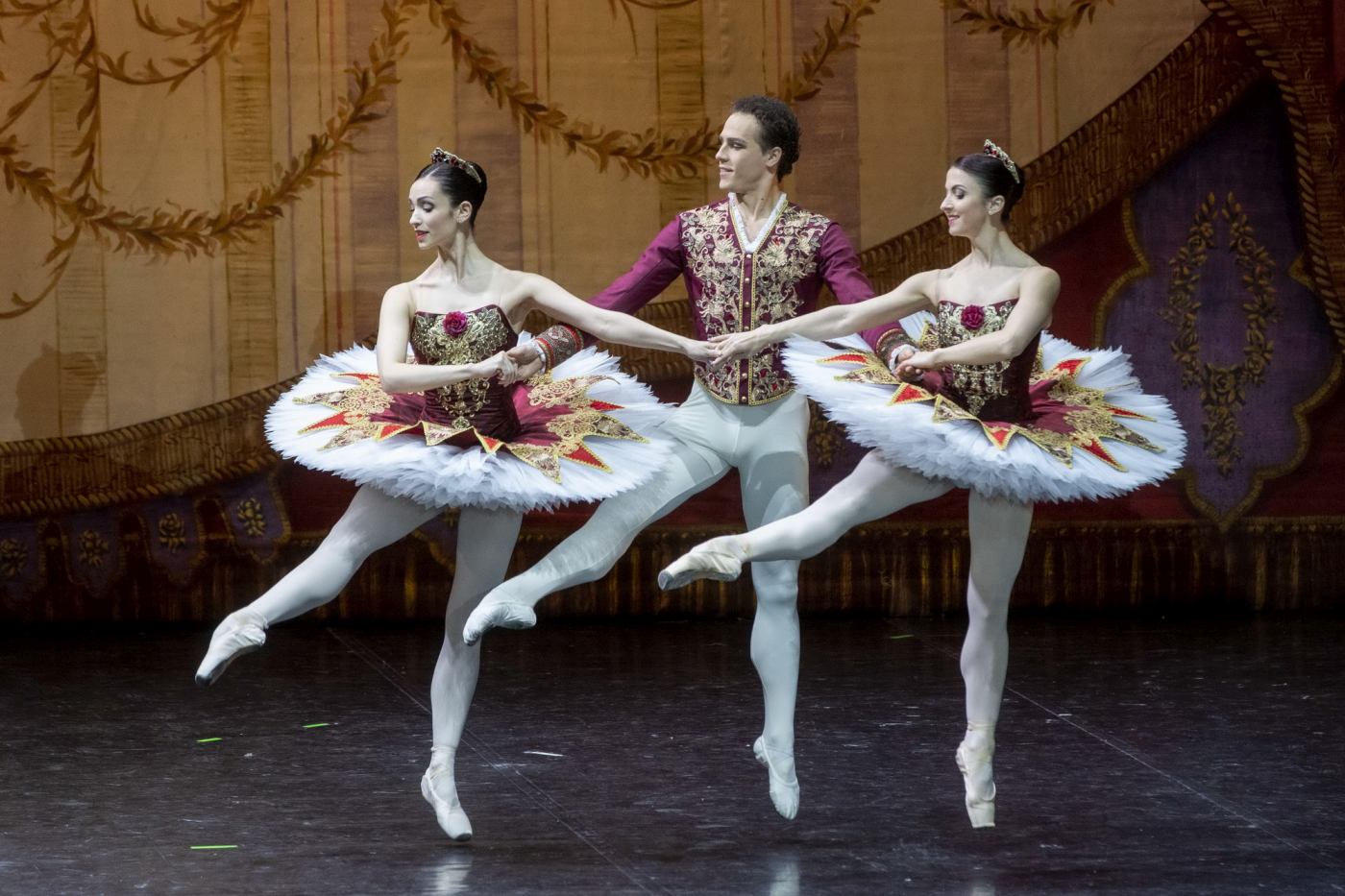 5. L.Felméry, A.Rónai, and C.Balaban, “Paquita Suite” by T.Solymosi, A.Mirzoyan, and I.Prokofieva after M.Petipa; Ballet of the Hungarian State Opera 2022 © P.Rákossy / Hungarian State Opera 