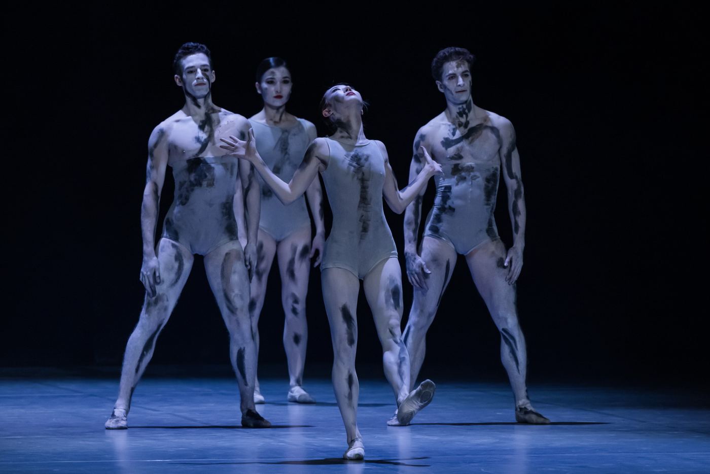 8. V.Palumbo, I.Furuhashi-Huber, Y.Lee, and S.Francesco, “Sad Case” by S.León and P.Lightfoot, Ballet of the Hungarian State Opera 2022 © A.Nagy / Hungarian State Opera 