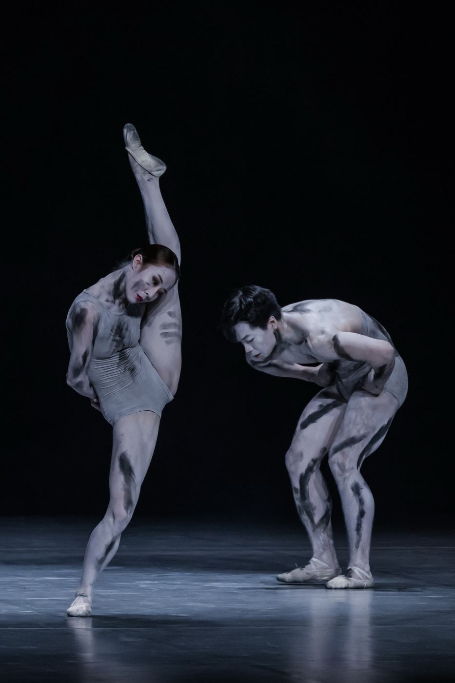 3. Y.Lee and M.Kiyota, “Sad Case” by S.León and P.Lightfoot, Ballet of the Hungarian State Opera 2022 © A.Nagy / Hungarian State Opera 