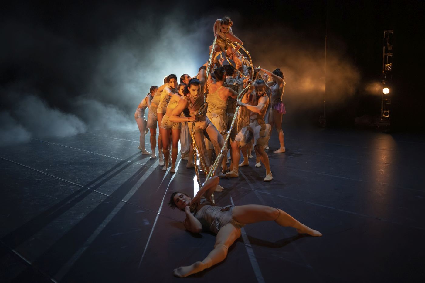 9. S.Tozzi, A.Tavares, and ensemble, “Narrenschiff” by G.Montero, Ballet of the State Theater Nuremberg 2022 © J.Vallinas