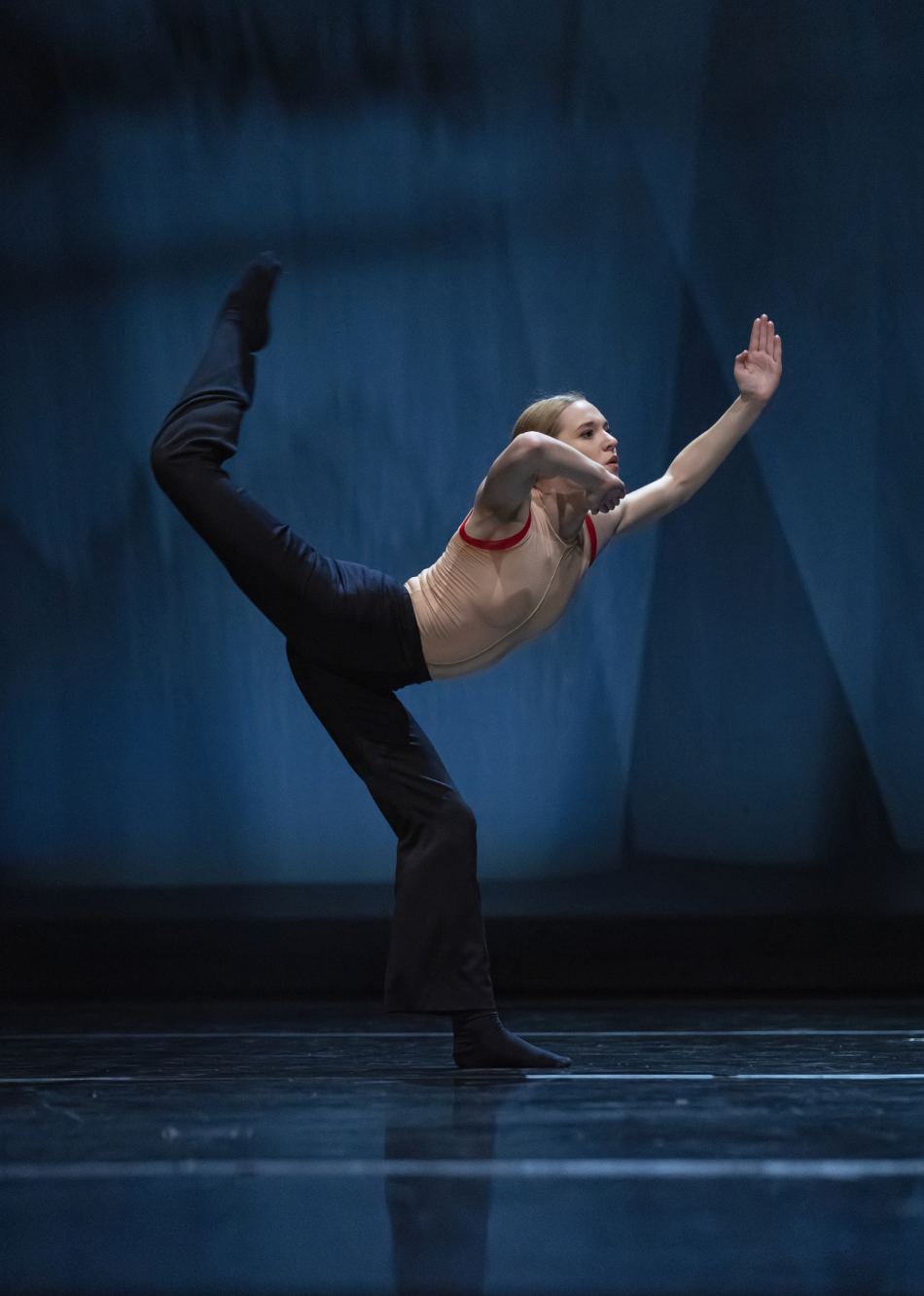 7. S.Vervaecke, “Handman” by E.Clug, Ballet of the State Theater Nuremberg 2022 © J.Vallinas