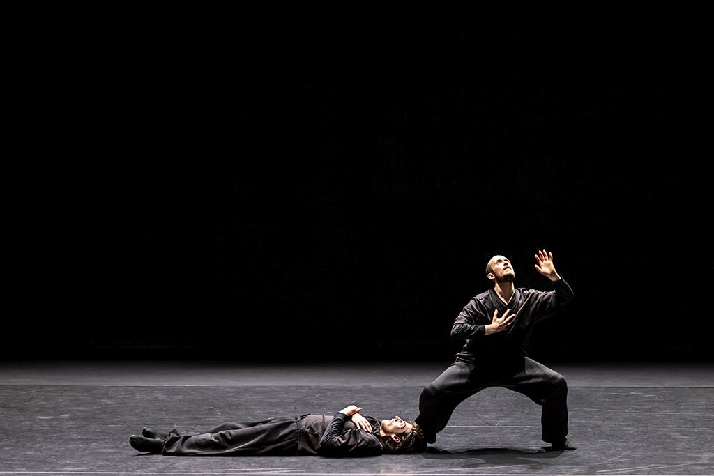 6. A.Cummings and M.Sampson, “human undoing” by A.Barton, Gauthier Dance 2022 © J.Bak