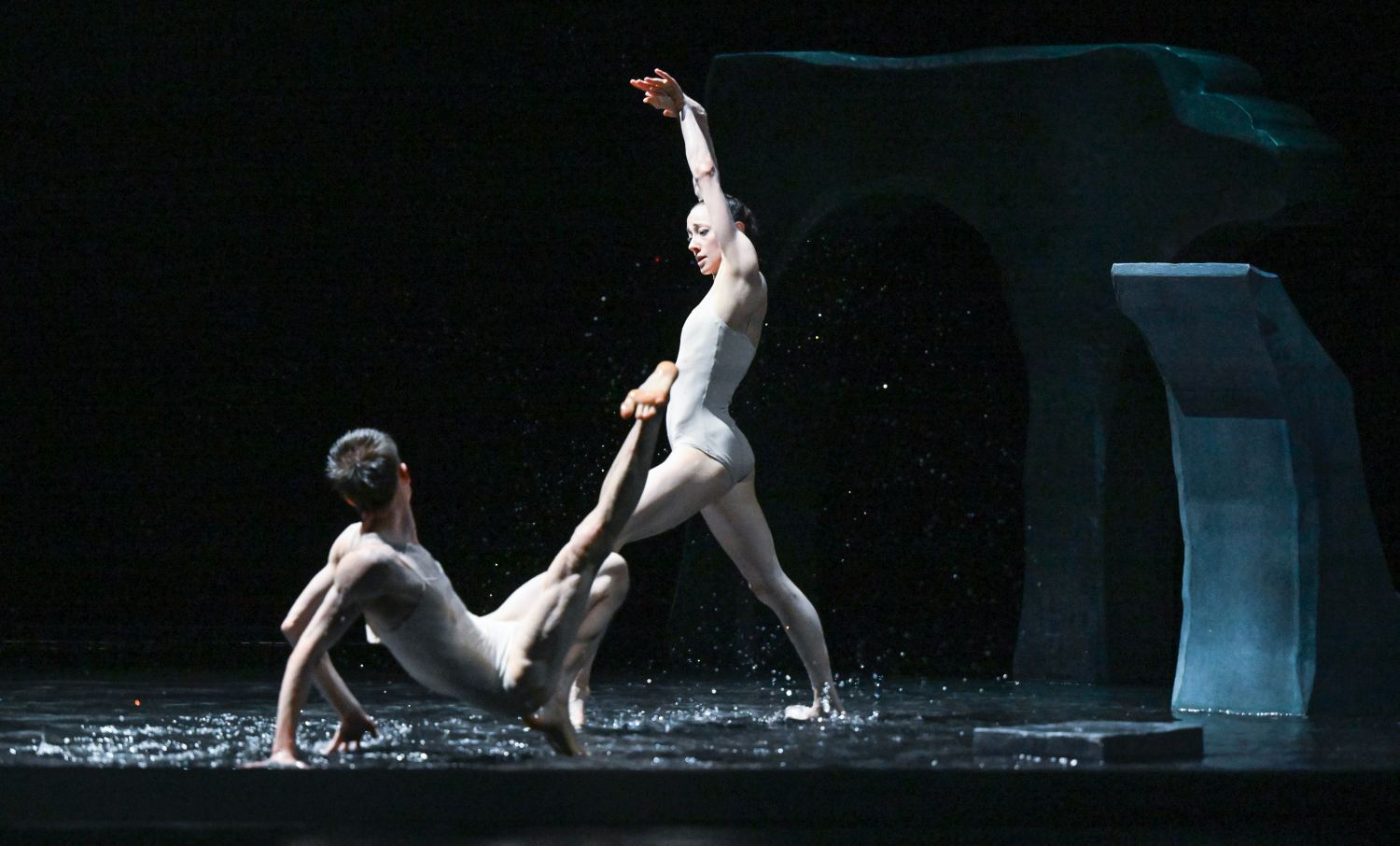 9. S.Heller and A.Zuccarini, “Ifima” by L.Stiens and S.Heller, Stuttgart Ballet 2022 © Stuttgart Ballet