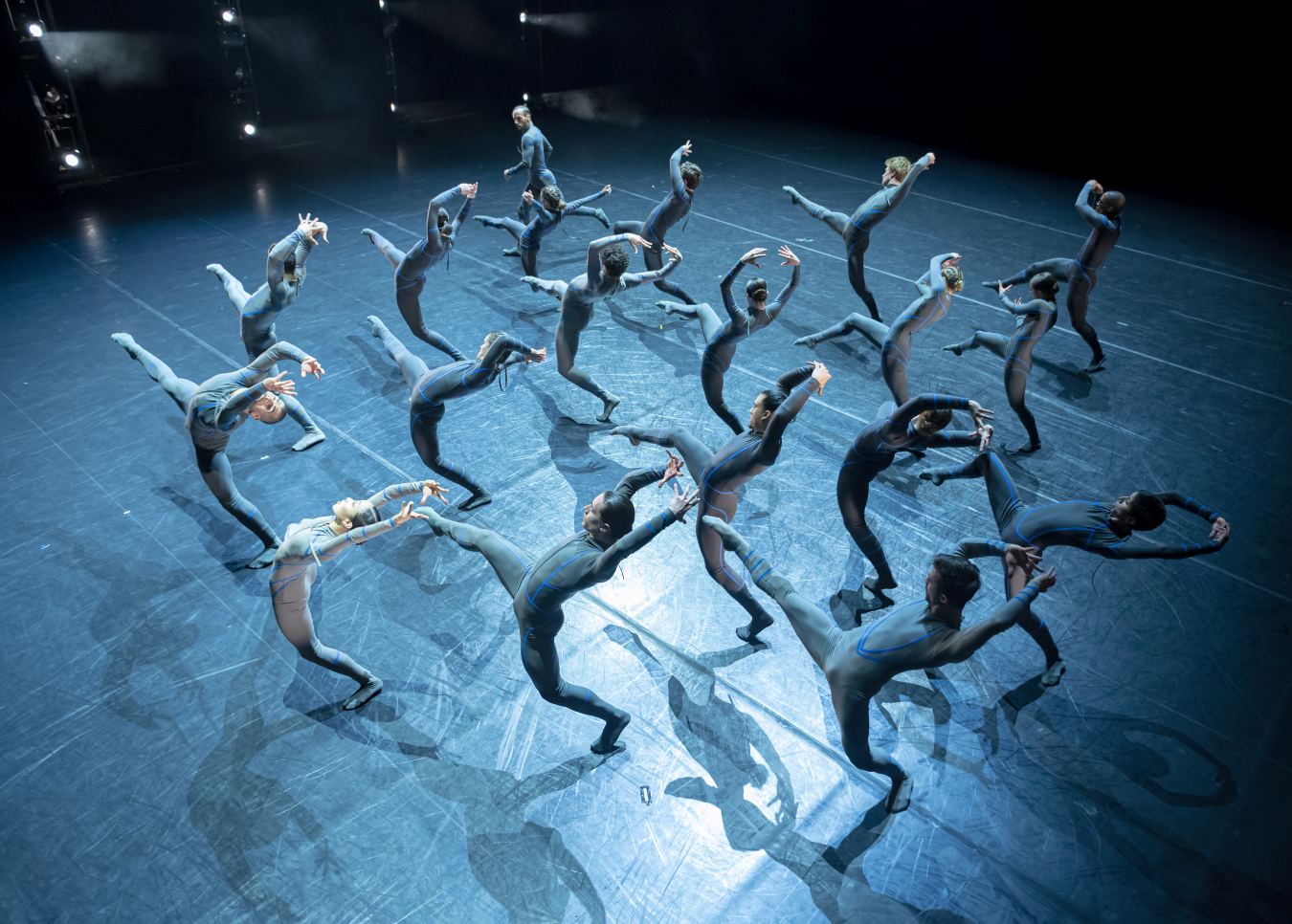 1. Ensemble, “Submerge” by G.Montero, Ballet of the State Theater Nuremberg 2022 © J.Vallinas