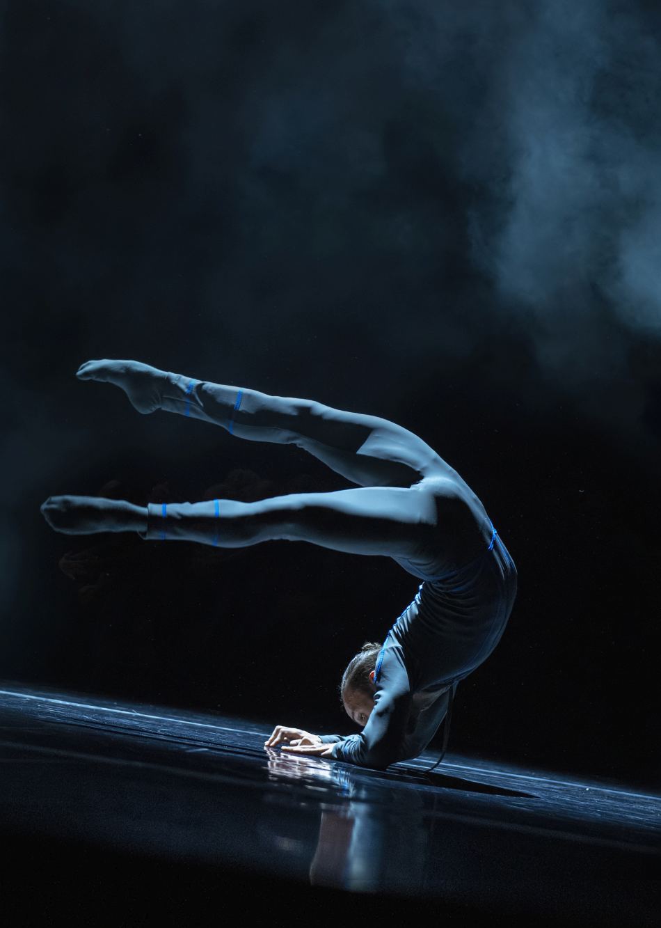 2. E.Nunes, “Submerge” by G.Montero, Ballet of the State Theater Nuremberg 2022 © J.Vallinas