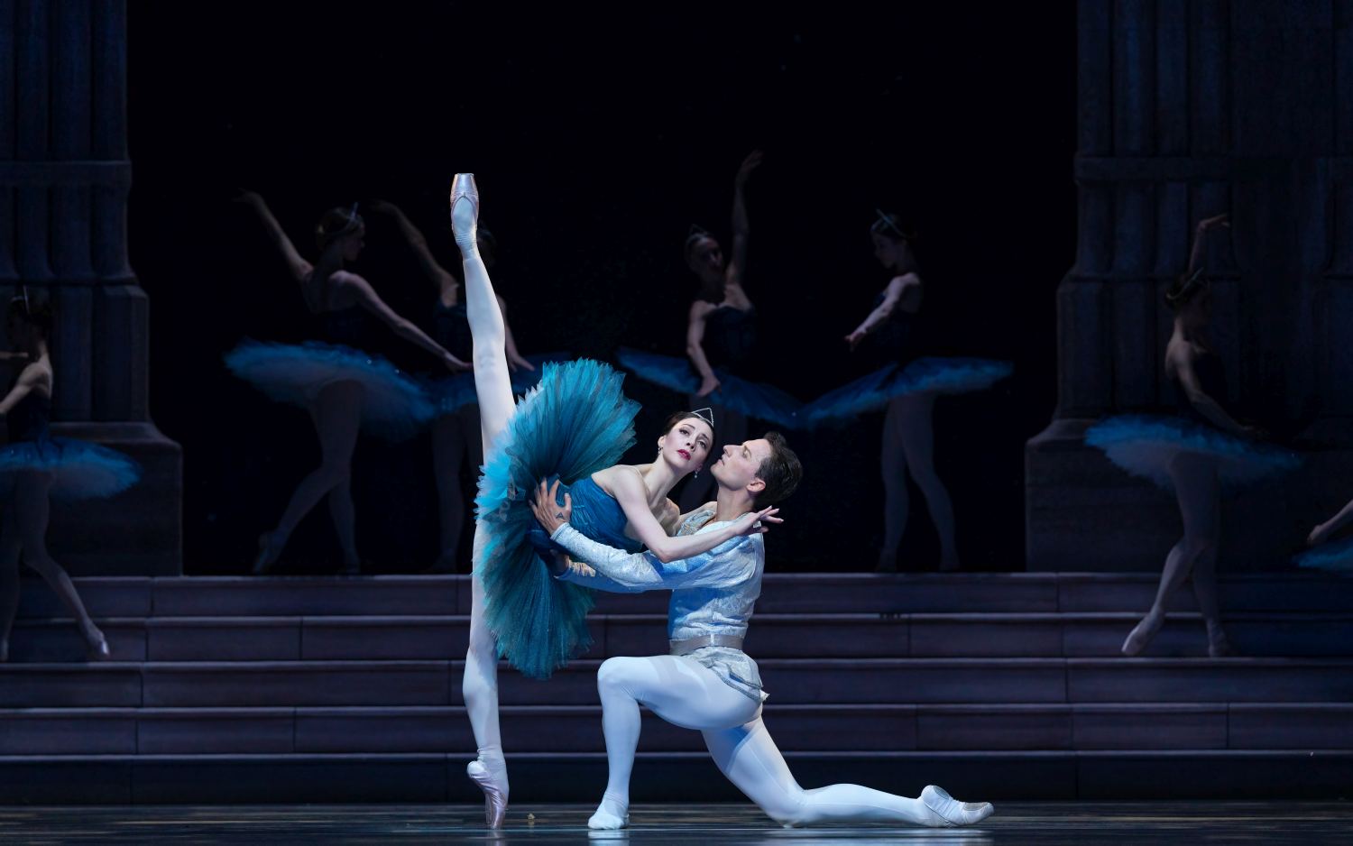 4. M.Makhateli (Raymonda) and S.Velichko (Jean de Brienne), “Raymonda” by R.Beaujean after M.Petipa, Dutch National Ballet 2022 © M.Haegeman 