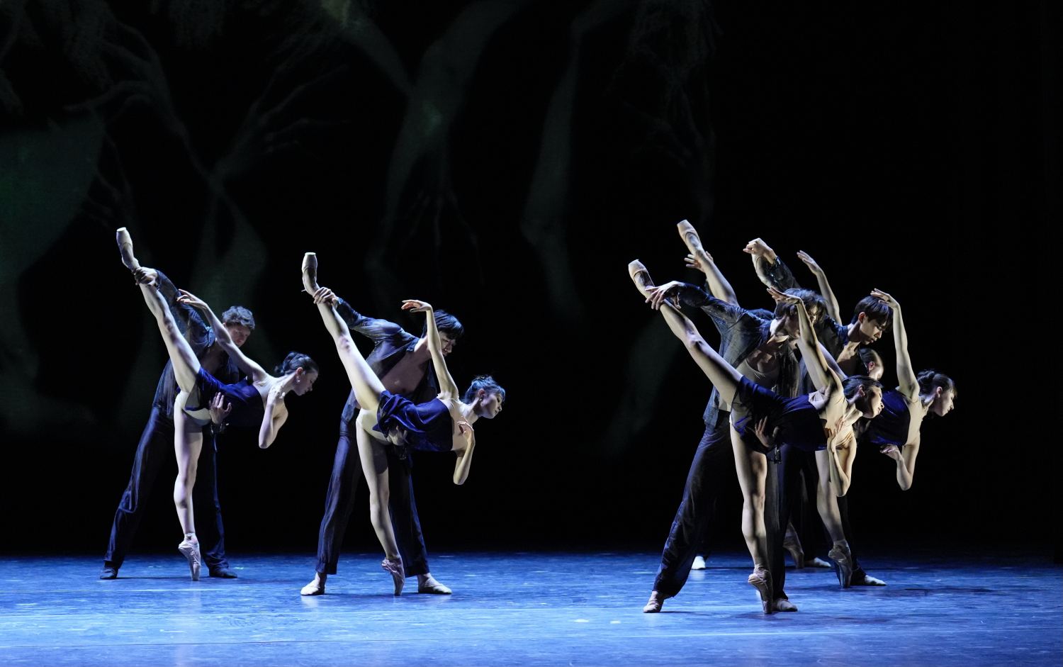 2. Ensemble, “Children of the Night” by A.Abdukarimov, State Ballet Berlin 2022 © O.Kollmannsperger