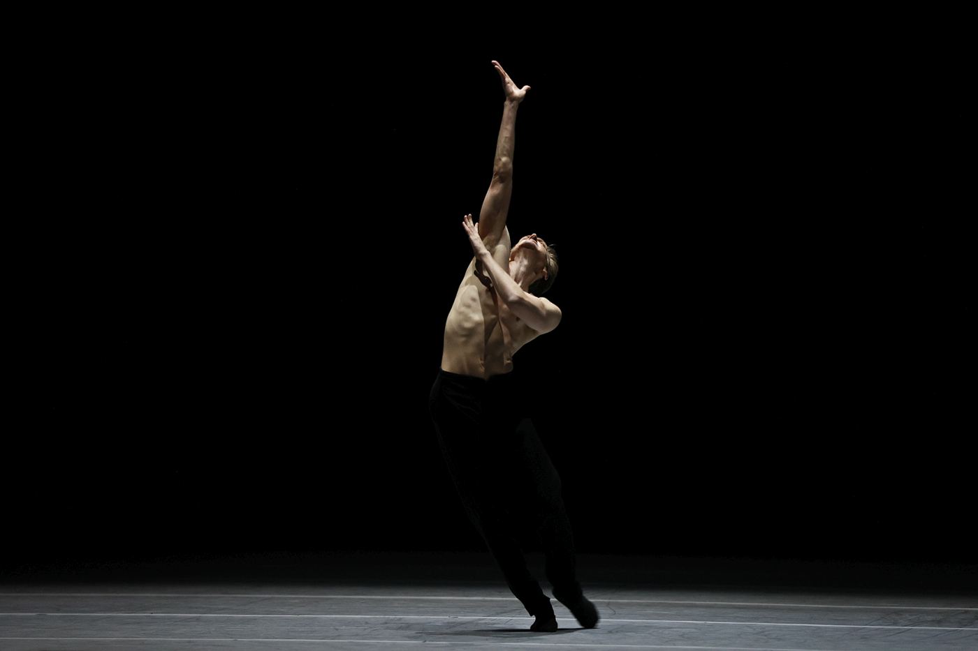 5. D.Hallberg, “Kunstkamer” by S.León, P.Lightfoot, C.Pite, and M.Goecke; The Australian Ballet 2022 © J.Busby