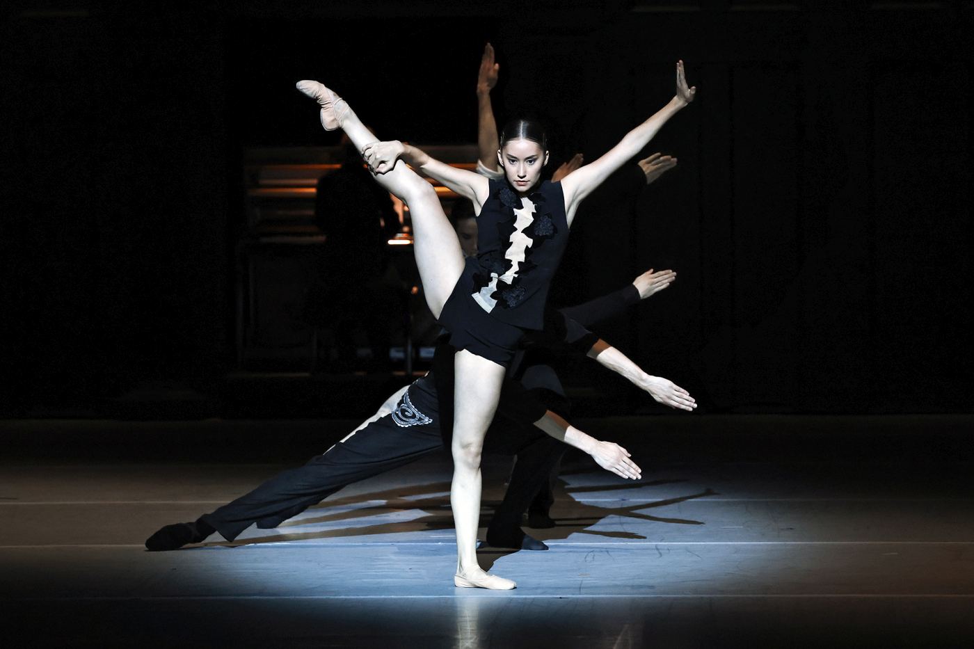 11. G.Carroll and ensemble, “Kunstkamer” by S.León, P.Lightfoot, C.Pite, and M.Goecke; The Australian Ballet 2022 © P.Upton