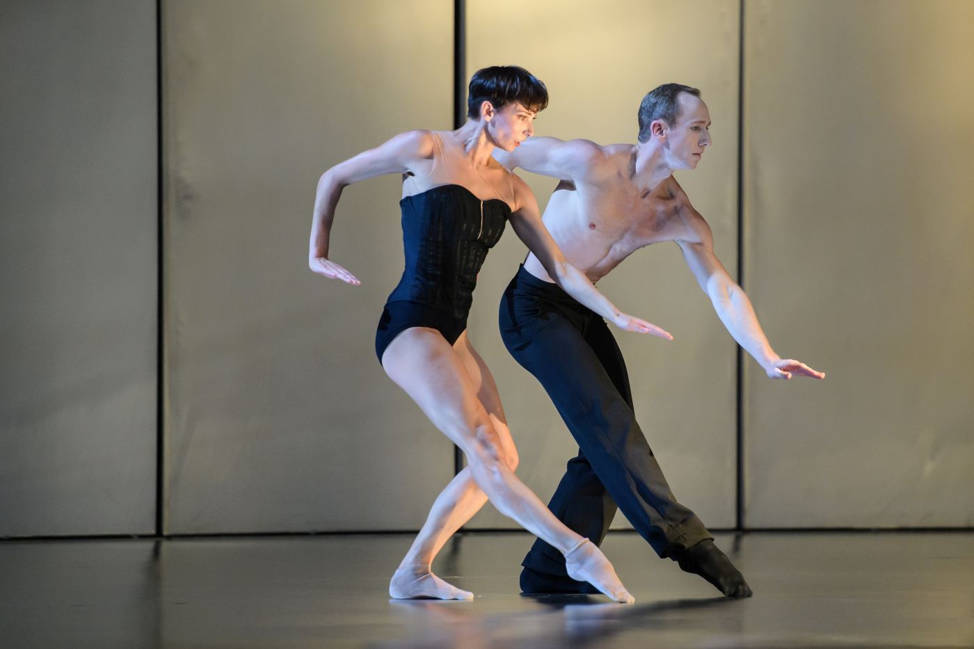 2. A.Blackwell and C.Tworzyanski, “Claude Pascal” by J.Kylián, Les Ballets de Monte Carlo 2022 © A.Blangero