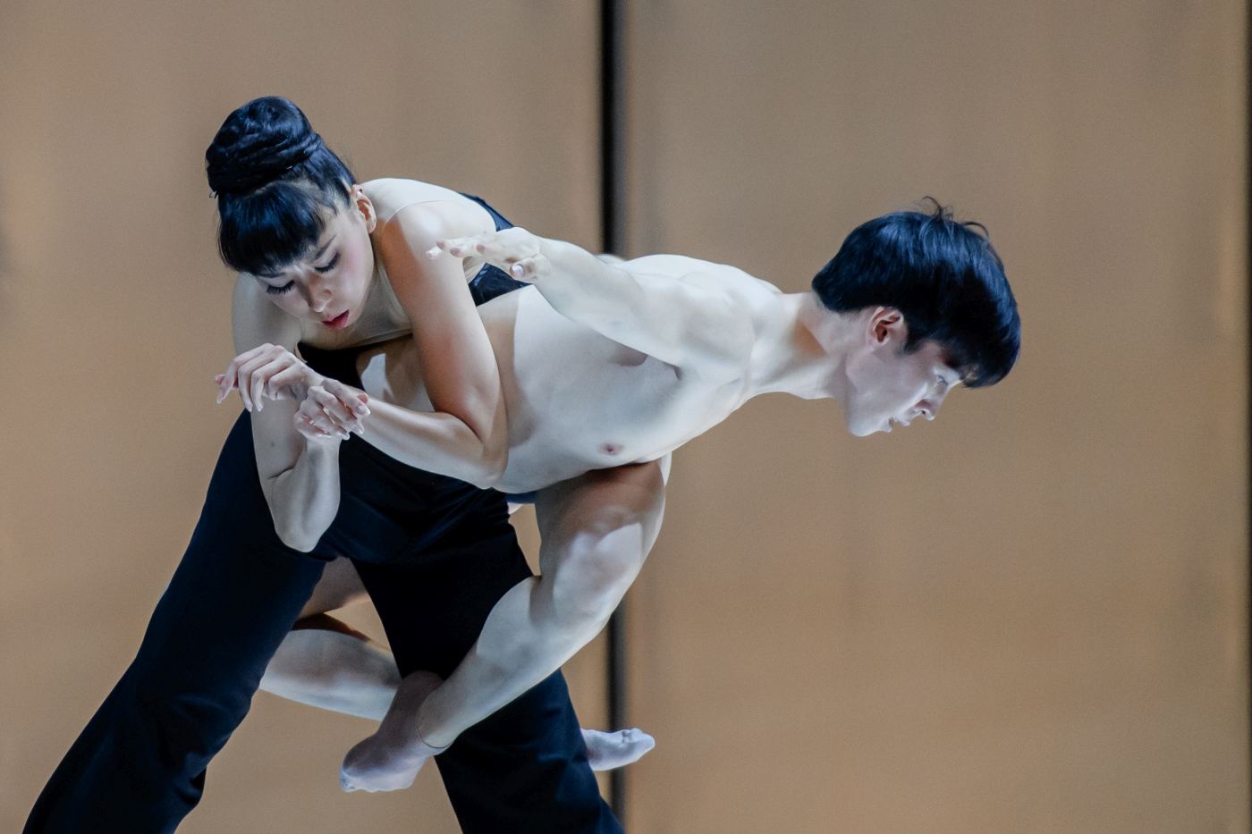 4. M.Koike and J.An, “Claude Pascal” by J.Kylián, Les Ballets de Monte Carlo 2022 © A.Blangero