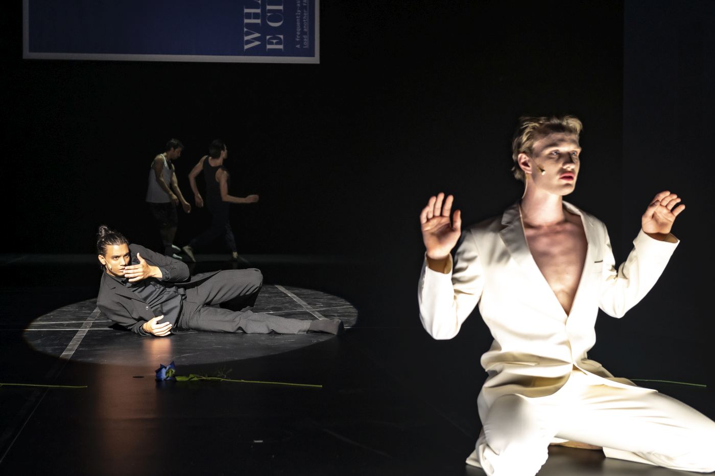 7. A.Fernández, V.Ketelslegers, and ensemble, “Nighttime Showtime” by J.Hernandez, Ballet of the State Theater Nuremberg 2022 © B.Stöß