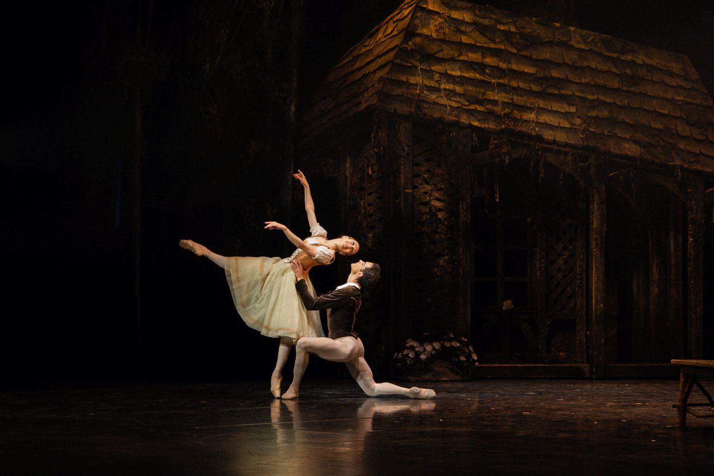 2. K.Ovsyanick (Giselle) and D.Motta Soares (Duke Albrecht), “Giselle” by P.Bart after J.Coralli and J.Perrot, State Ballet Berlin 2022 © M.Kulchytska
