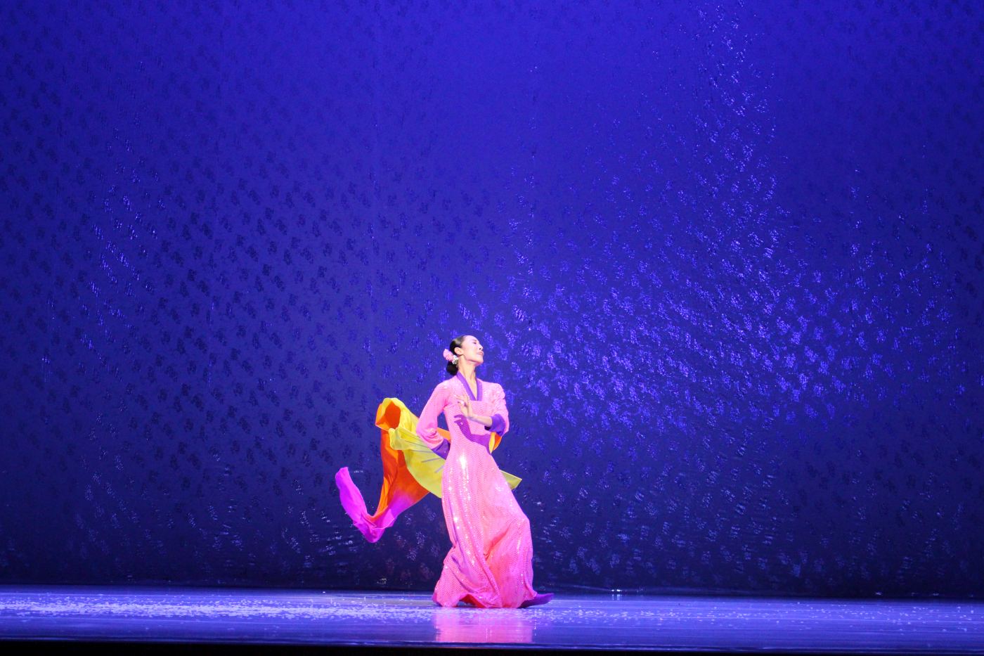4. J.Kim, “North Korea Dance” by E.-M.Ahn, Eun-Me Ahn Company 2022 © J.-M.Chabot