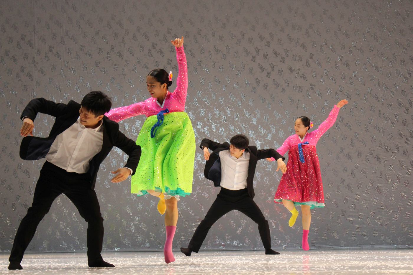  5. H.Nam, J.Ha, S.Kim, and J.Shim, “North Korea Dance” by E.-M.Ahn, Eun-Me Ahn Company 2022 © J.-M.Chabot