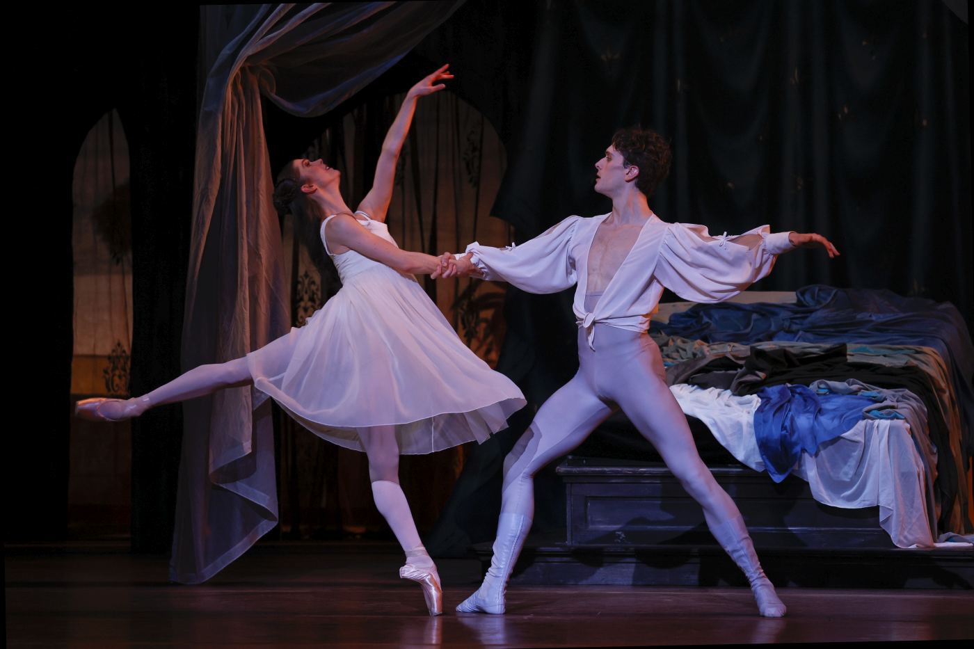 9. S.Spencer (Juliet) and C.Linnane (Romeo), “Romeo and Juliet” by J.Cranko, The Australian Ballet 2022 © J.Busby